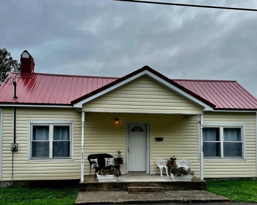 Concord House | Recently Remodeled 2 Bedroom on the Ohio River
