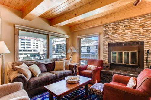 Mount Crested Butte Apartment | Recently Remodeled 2 Br Condo at the Plaza