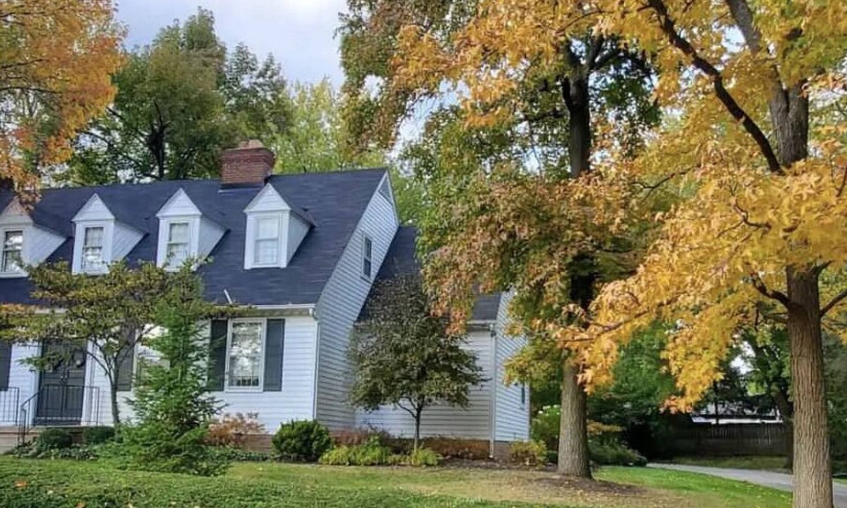Richmond House | Recently remodeled Colonial-style home with room for the whole family!