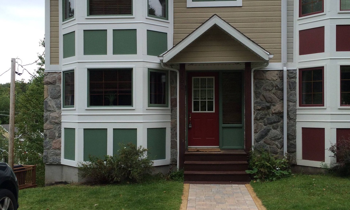 Mont-Tremblant Ski Chalet | Recently Renovated Beautiful Family & Pet-Friendly Cottage In Pinoteau Tremblant