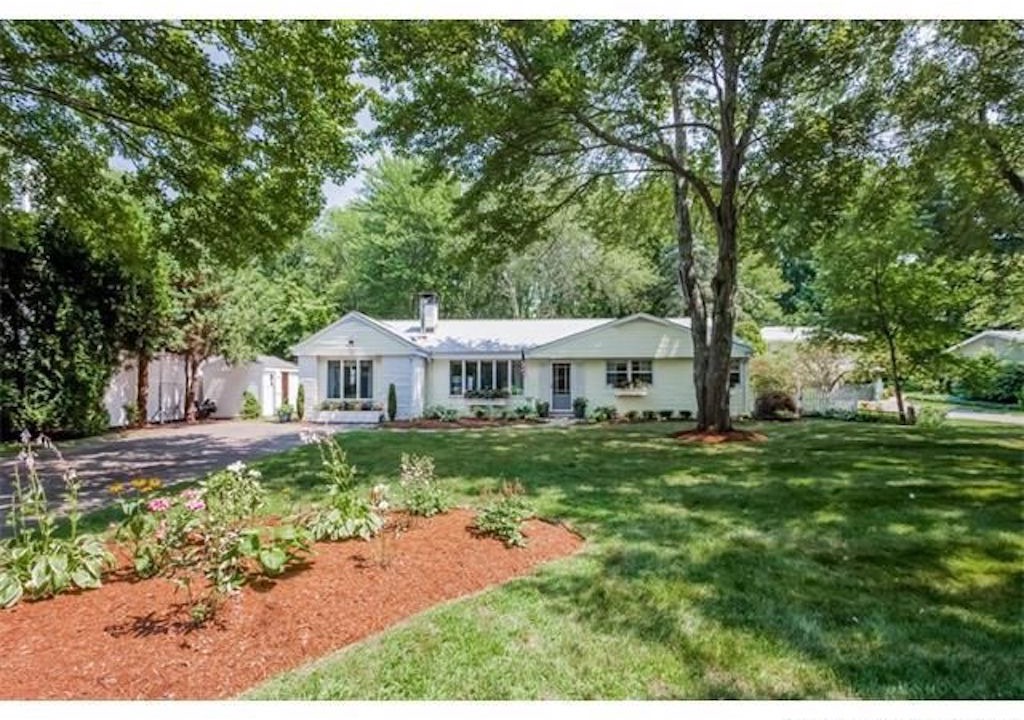 Madison Center House | Recently Renovated Beach Home; Steps to Water and Close to Town; Discount Avail.