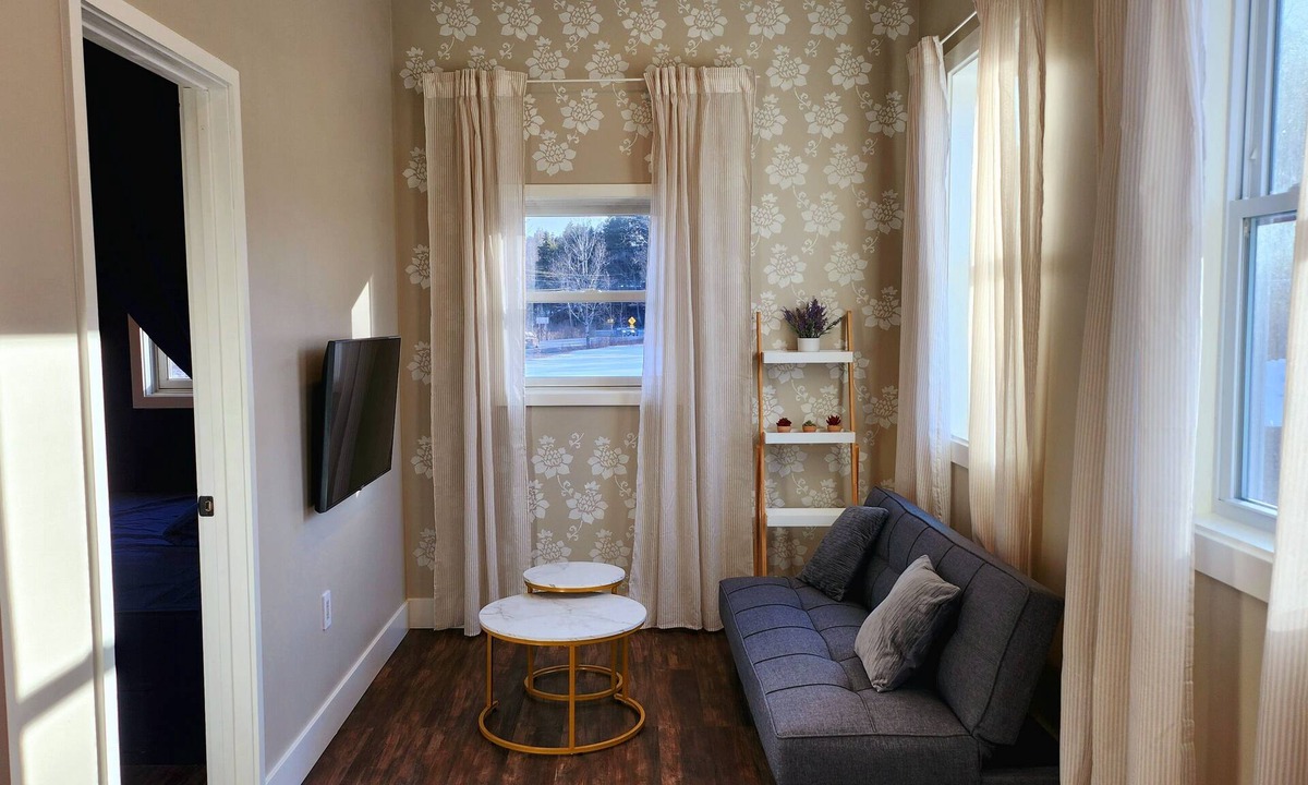 West Dover Cottage | Recently Renovated Cozy Cottage in Private Village On VT-100 (5-min to Mount Snow)