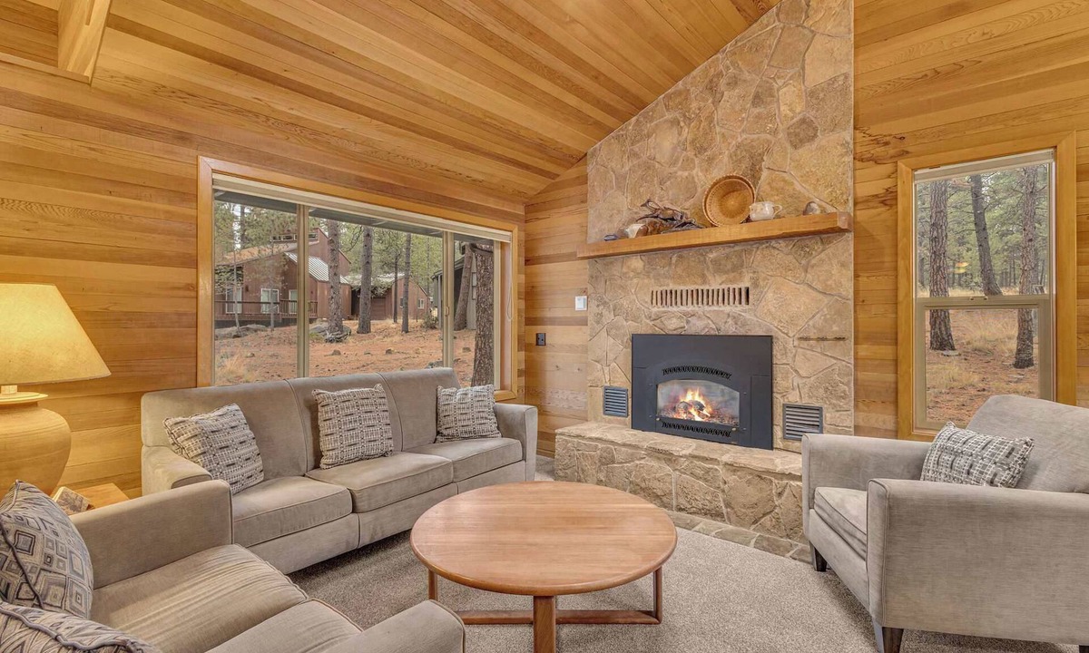 Overlook Park House | Recently updated, great location, private hot tub, sharc included for 2026!