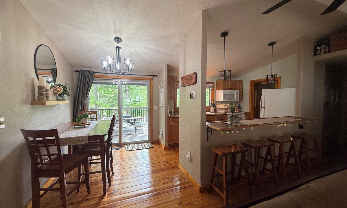 Camdenton House | Recently Updated Lakefront Cabin House near Camdenton at Lake of the Ozarks