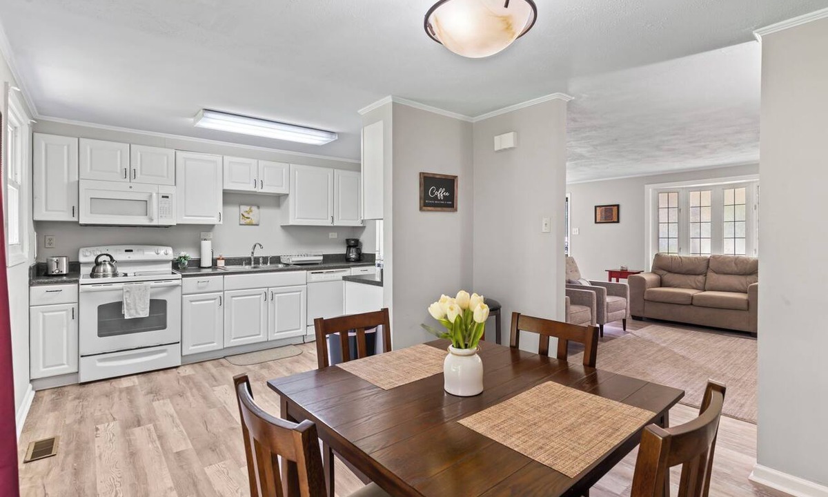 Bermuda House | Recline at Timberline! Family friendly!