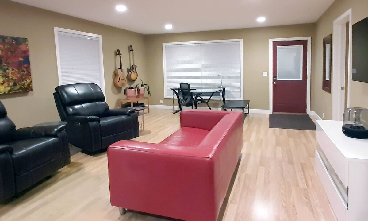 Rochester House | Recliners. Single Level Living. Walk-in shower.
