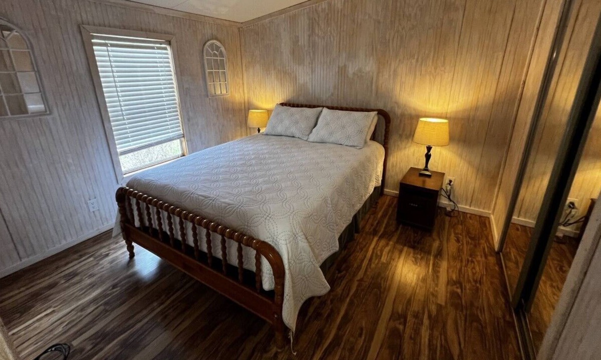 Sylvania House | Reconnect with nature, peaceful pond stay with outdoor kitchen & access to water