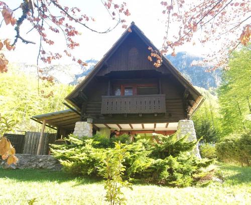 Ukanc Ski Chalet | Red Beech Cabin - An Alpine Cabin near Lake Bohinj