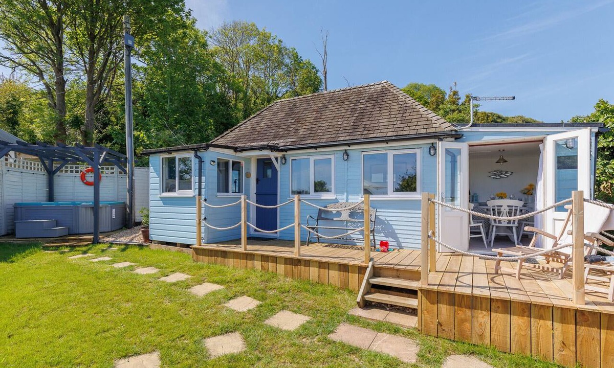 Bembridge Ski Chalet | Red Cedars