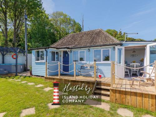 Bembridge House | Red Cedars with private Hot tub