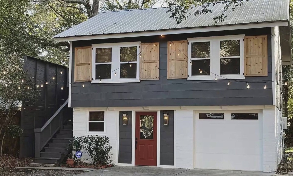 Hannon Park Apartment | Red Door Loft, Steps from Dauphin Street, Historic Mobile Boutique 2BR
