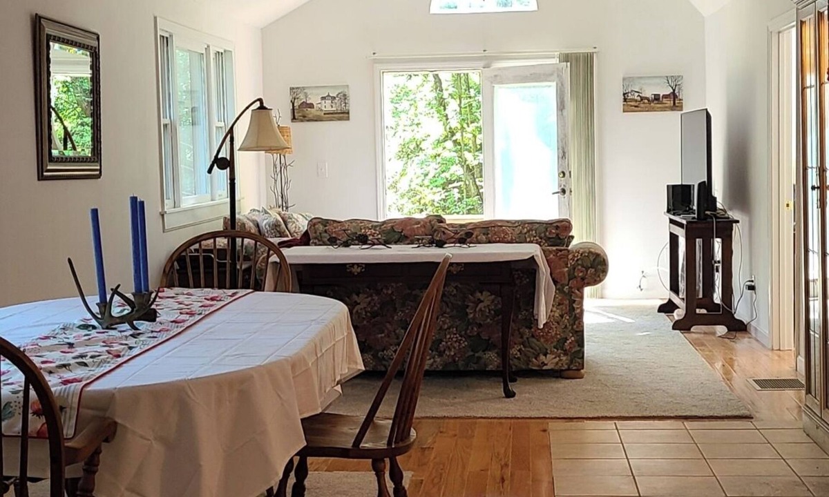 Center Tuftonboro House | Red Door Ranch 3 Bedroom, 2 Bath 1/2 mile to beach with lifeguard AC, WiFi,