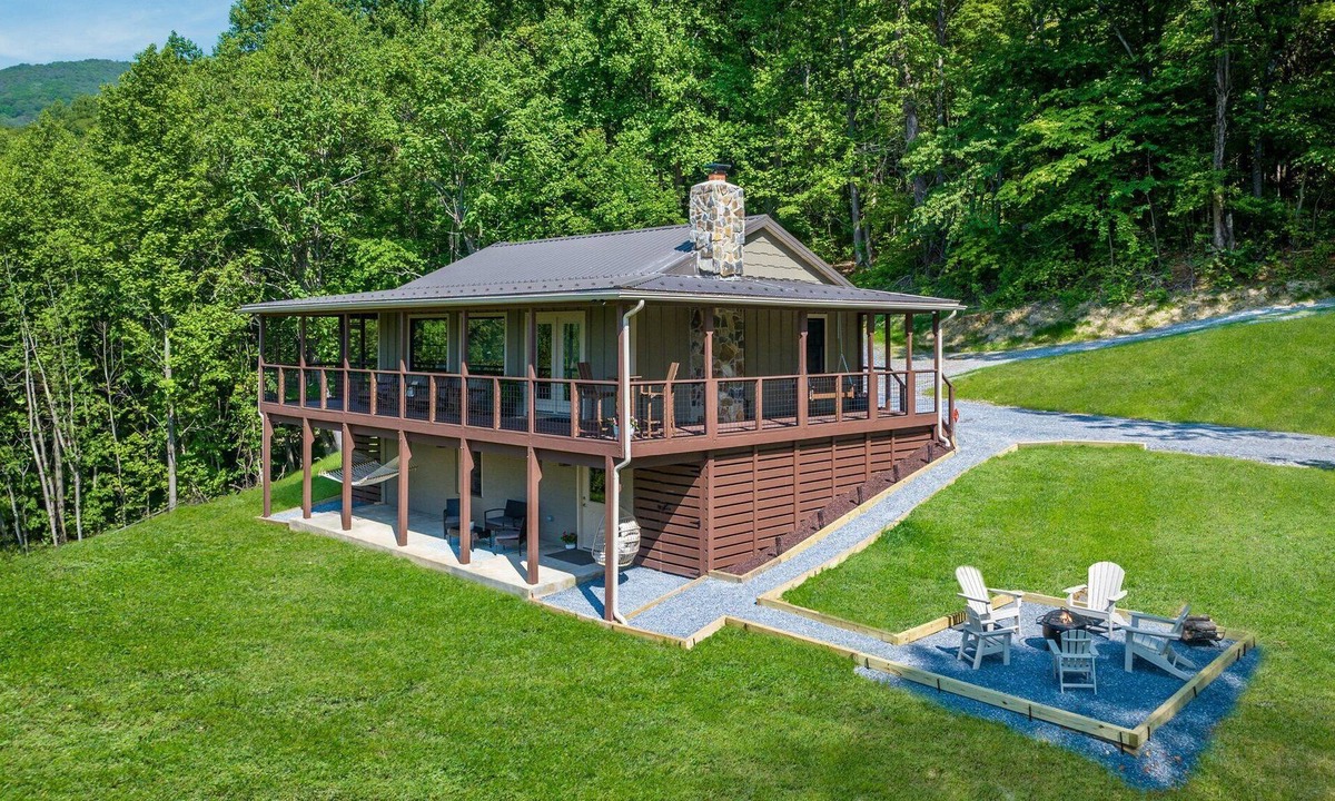 Stanley Cabin | Red Gate Cabin - Mountain views / private access to the Shenandoah National Park