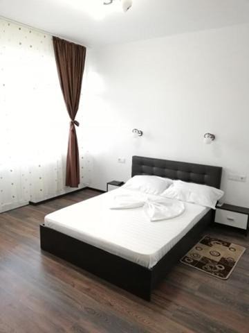 Orsova House | Red House