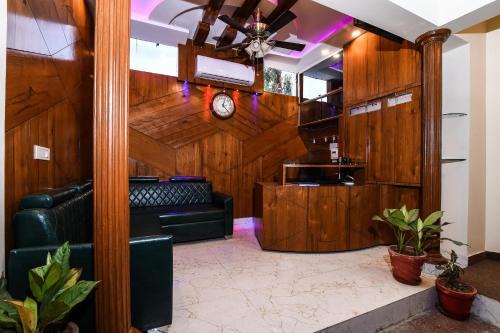 Old Gurgaon Hotel | Red inn