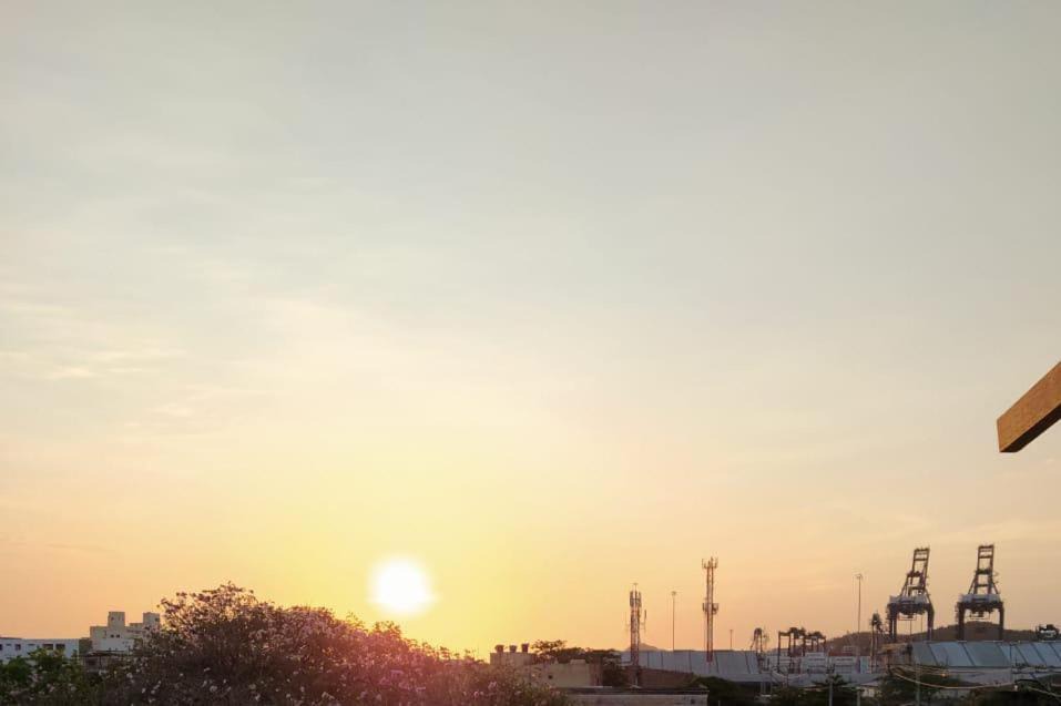 Norte Apartment | Red moon 1