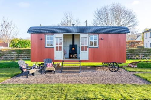 Broadway Apartment | Red Robin Retreat