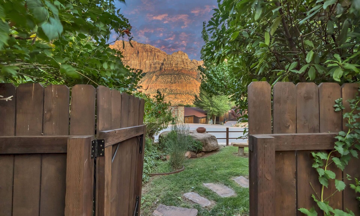Zion National Park South Entrance Bed & Breakfast | Red Rock Inn