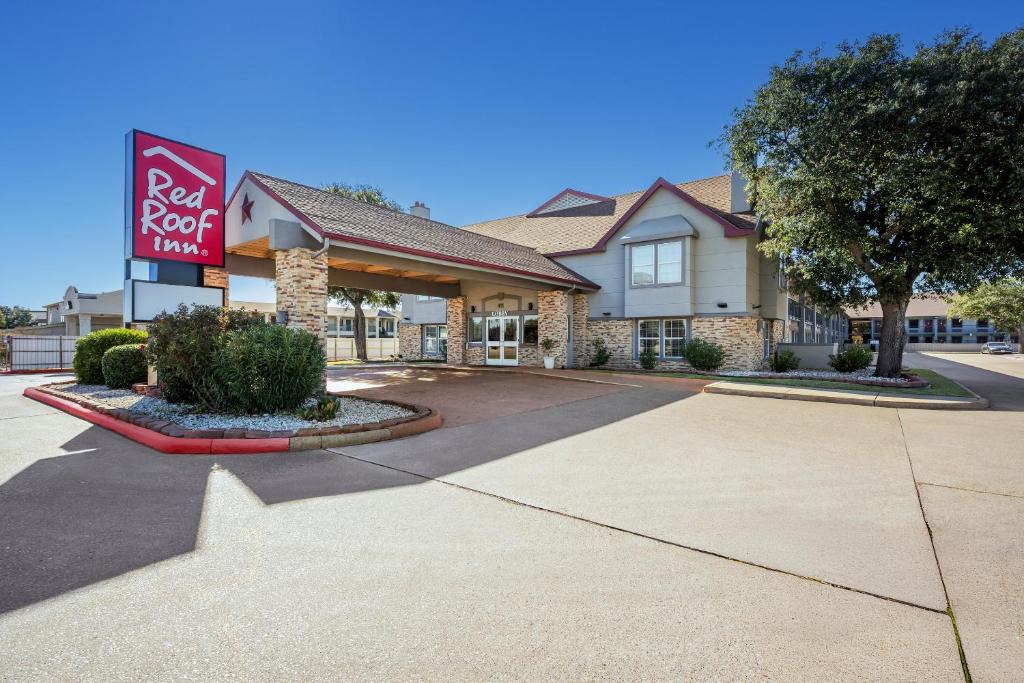 College Station Hotel | Red Roof Inn College Station