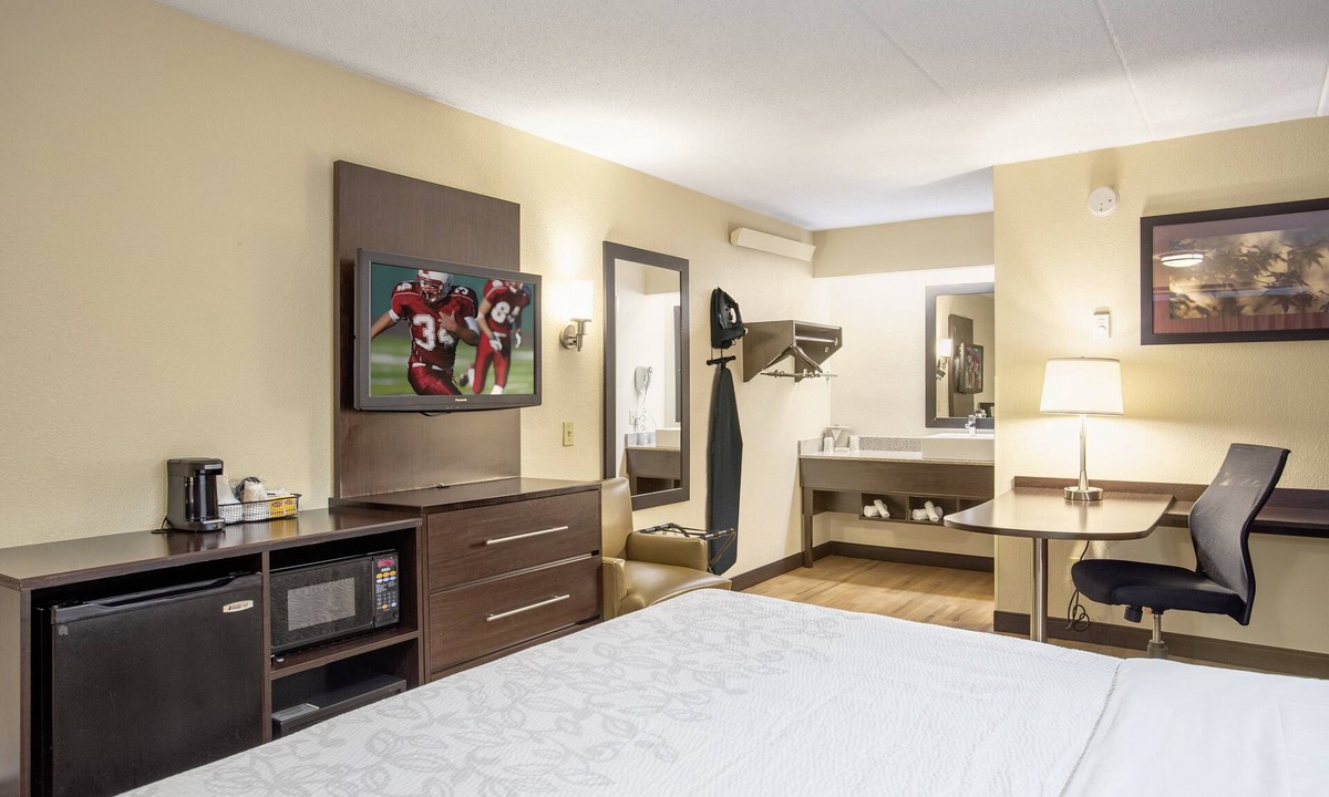 Hanover Hotel | Red Roof Inn PLUS+ Baltimore-Washington DC/BWI South