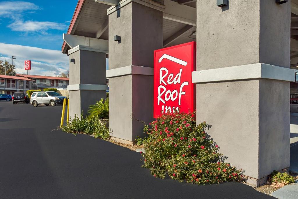 Downtown Hotel | Red Roof Inn Redding