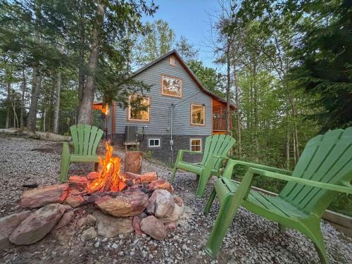 Rogers House | Red Route One - Mega LUX Cabin - Hot Tub - Pool Table - Central Location