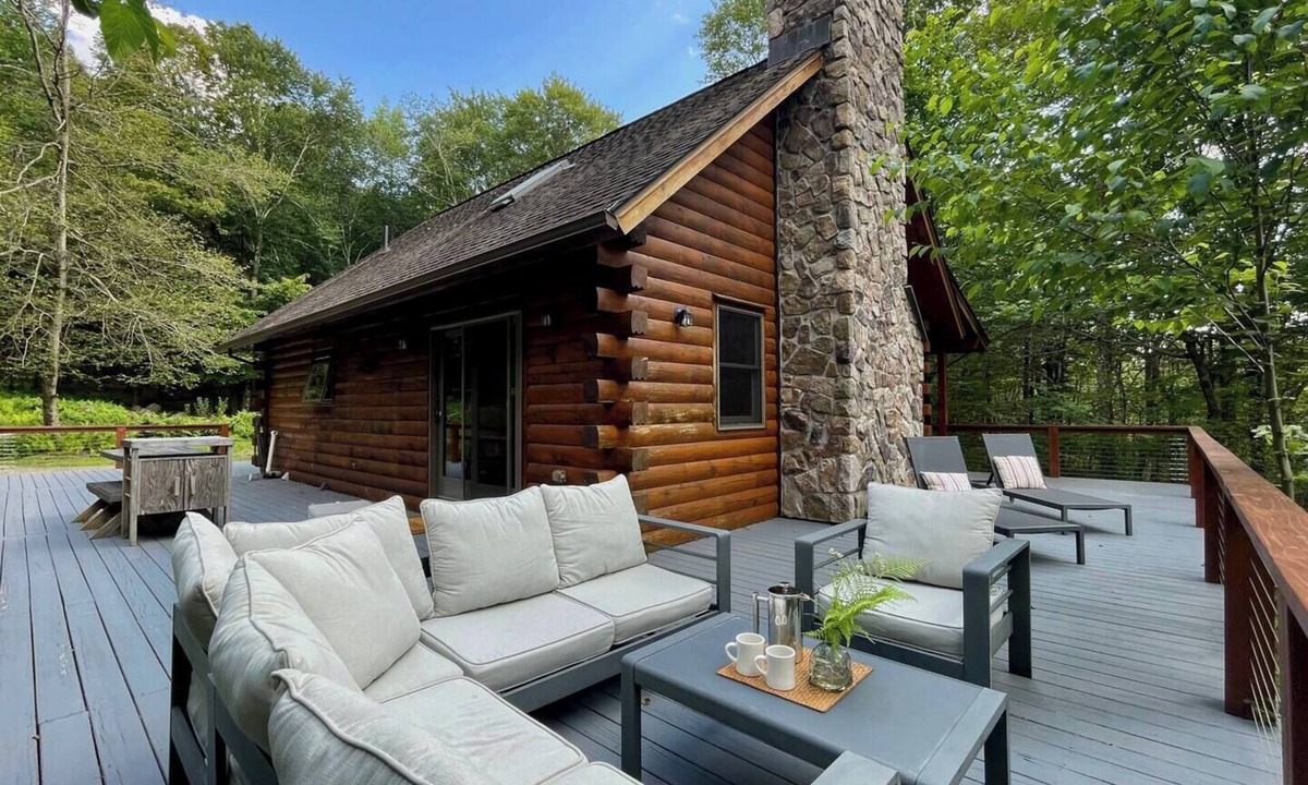 North Branch Cabin | Red Tail Ridge Cabin in North Branch