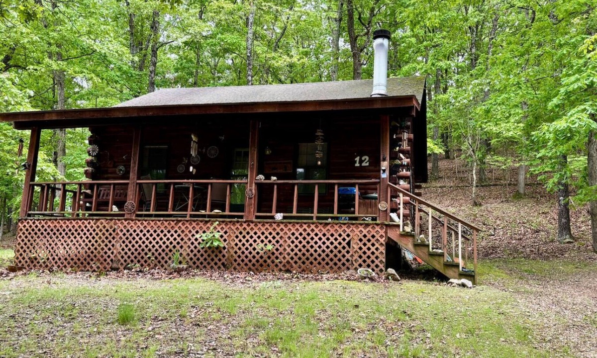 Eureka Springs Cabin | Redbud Valley Cabin12+Jacuzzi Tub+Deck+Pond+Trails