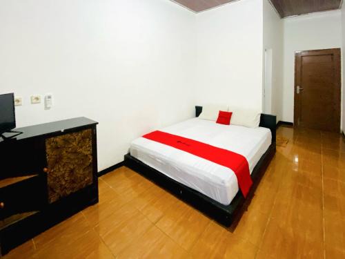 Kebumen Hotel | RedDoorz at JP House Pantai Suwuk Kebumen