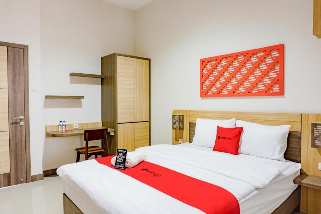 Pogung Lor Hotel | RedDoorz near Jogja City Mall 4