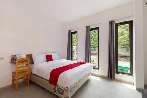 Surabaya Hotel | RedDoorz near Kaza Mall Surabaya