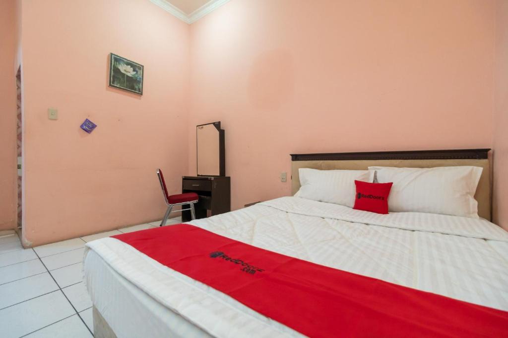 Siborongborong Hotel | RedDoorz near Silangit International Airport