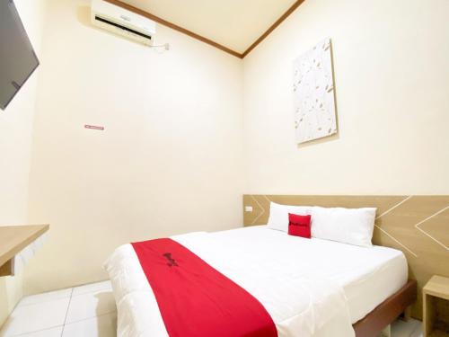 Lumajang Hotel | RedDoorz Syariah at Jatiroto Lumajang