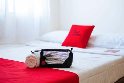Jatiwangi Hotel | RedDoorz Syariah @ Jatiwangi Guest House 2 Cafe & Resto