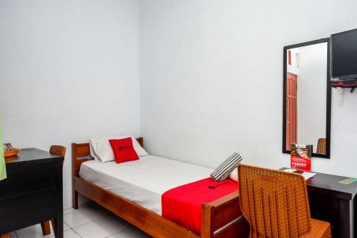Tegal Hotel | RedDoorz Syariah near Alun Alun Balai Kota Tegal