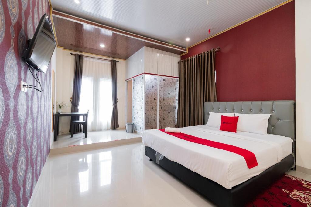 Padang Hotel | RedDoorz Syariah near Minangkabau International Aiport