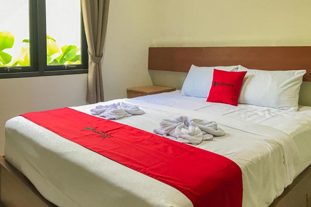 Madiun Hotel | RedDoorz Syariah near Stasiun Madiun 2