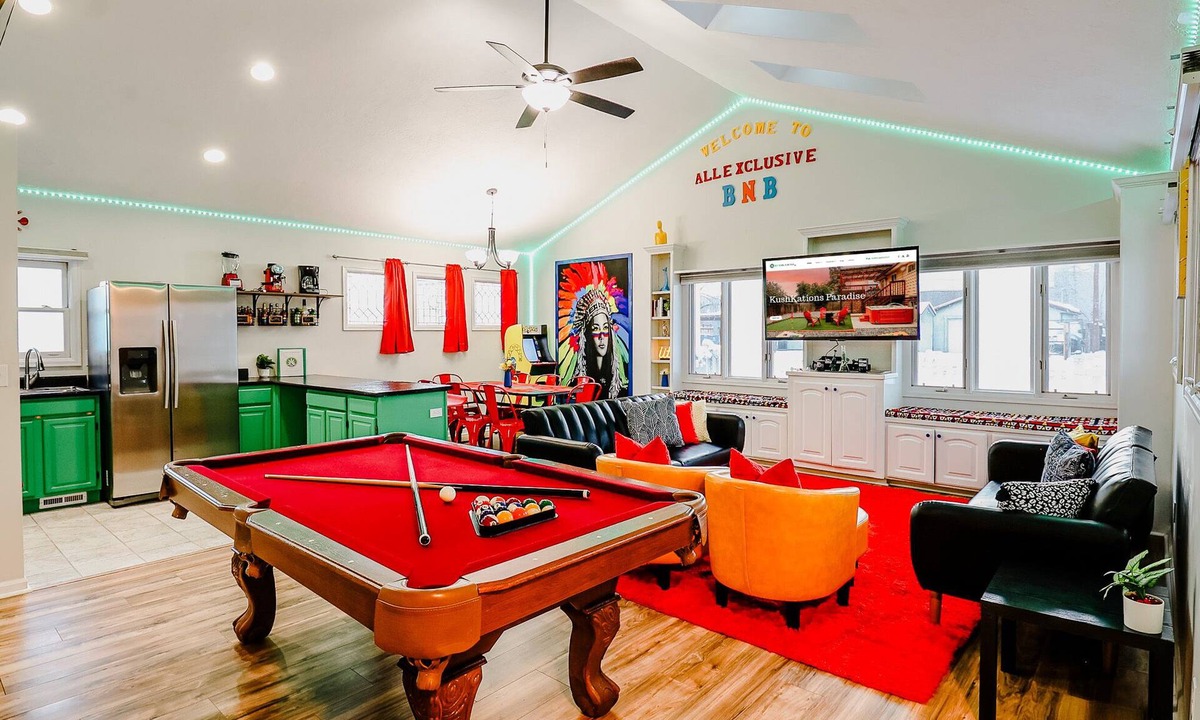 Wheat Ridge House | RedRocks Cozy Home HotTub PS5 PoolTable Arcade