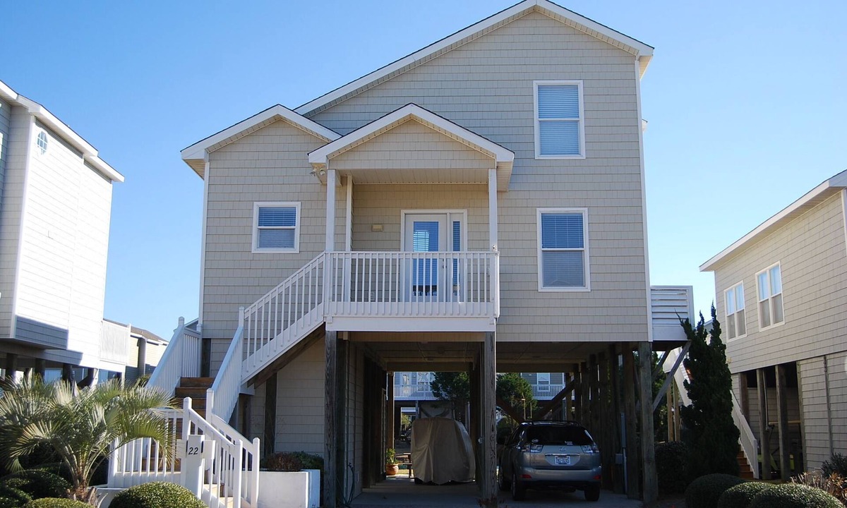 Ocean Isle Beach House | REDUCED AUGUST RATES - 4 Bed IP House on Water-Sleeps 8-EASY BEACH ACCESS