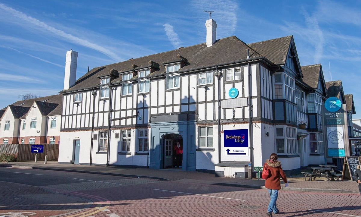 Shirley Hotel | Redwings Lodge Solihull