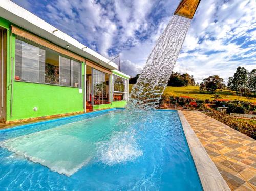 Itapeva House | Refúgio nas montanhas em Extrema com cachoeira