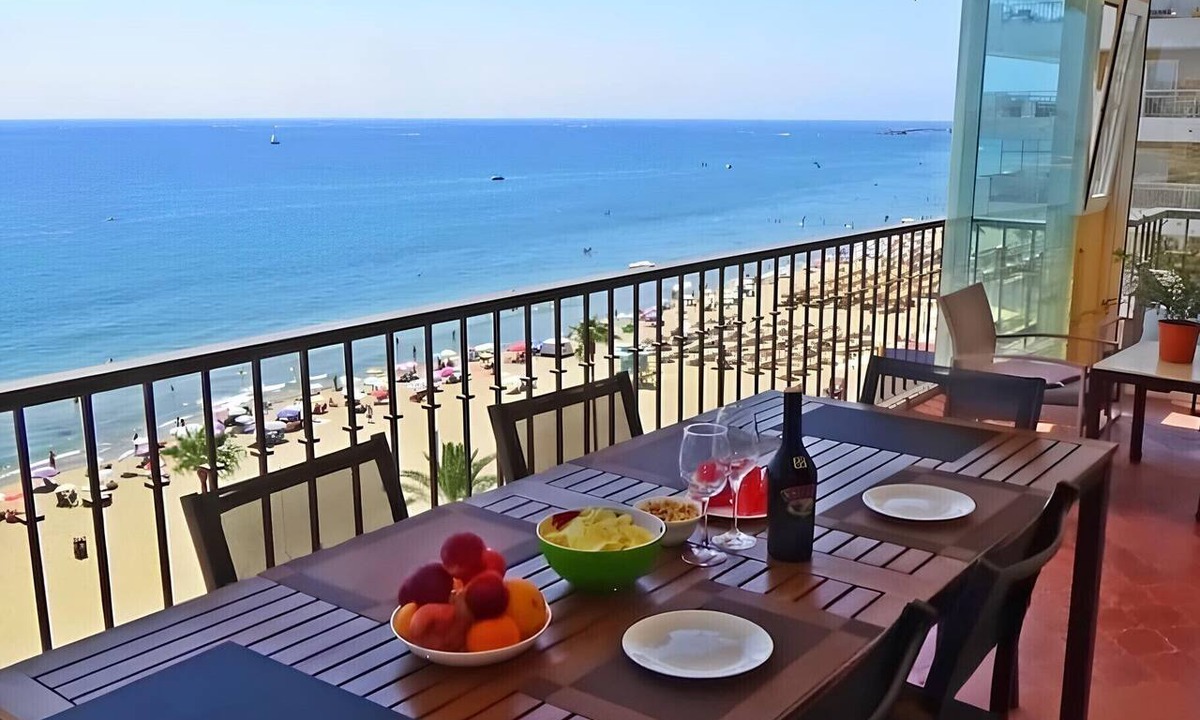 Torreblanca Apartment | Ref: 268 Stunning apartment on the beach front in Fuengirola with pool and parking