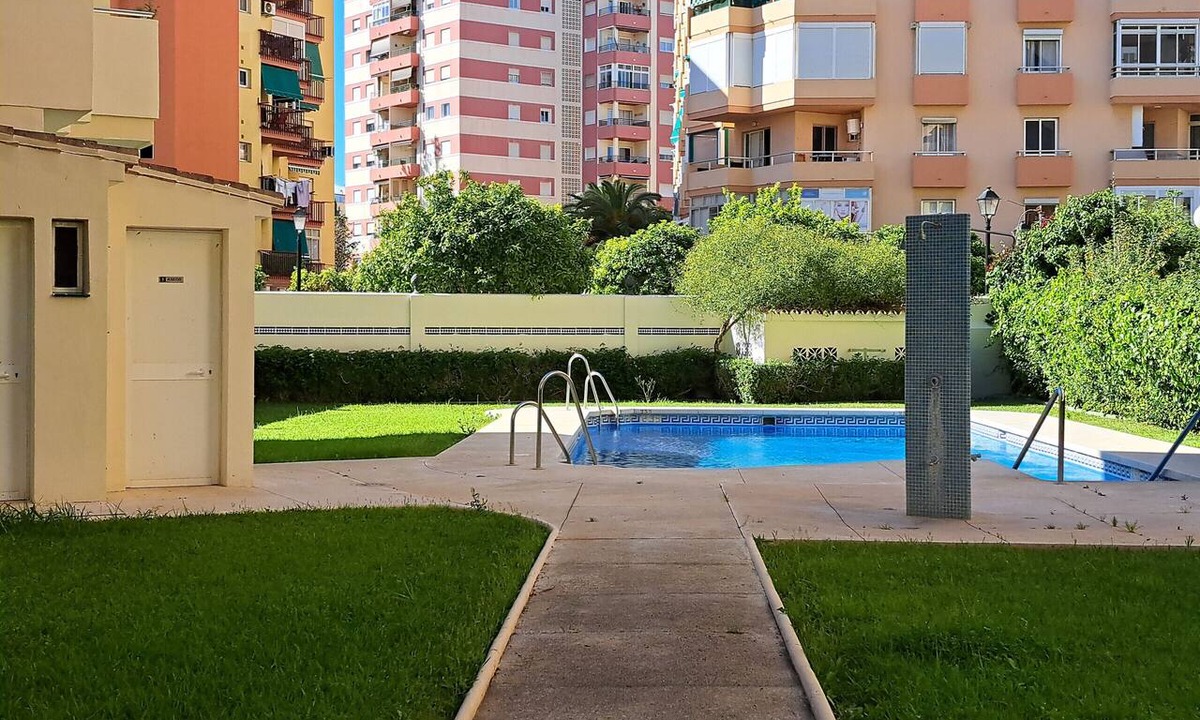 Fuengirola Apartment | Ref: 324 Centric 3 bedroom apartment with swimming pool and close to everything