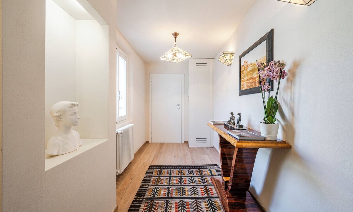 Old Town Apartment | Refined penthouse floor apartment opposite Osteria Francescana