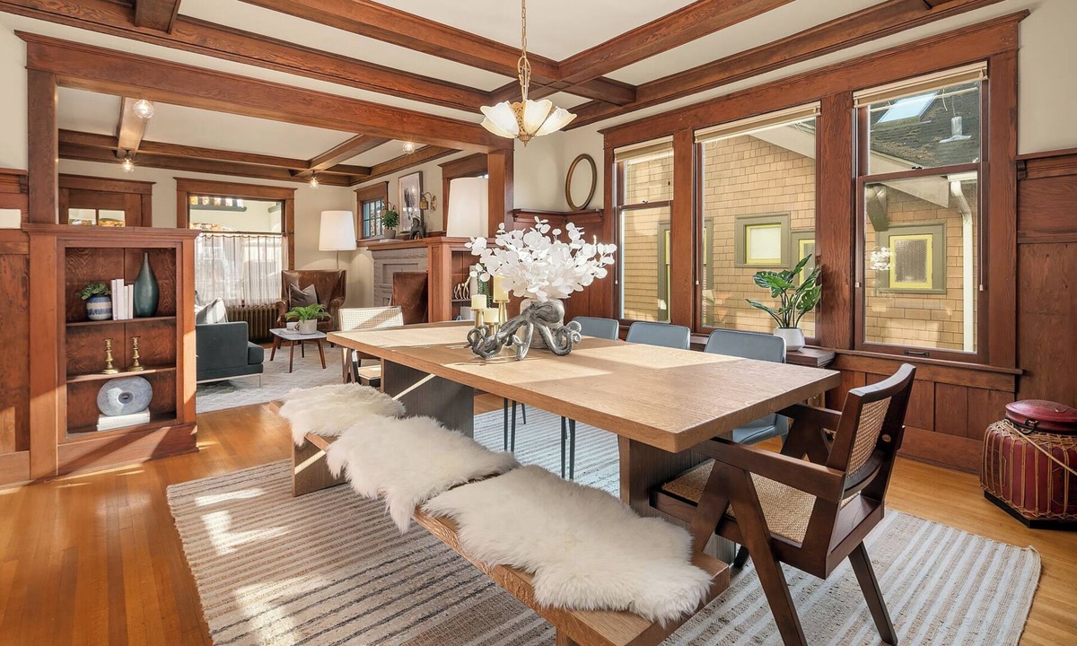 Wallingford House | Refined Wallingford Craftsman Perfect Family Retreat near Parks, Zoo & UW