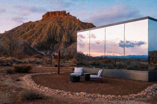 Torrey House | Reflections - Luxe Mirror Home Near Capitol Reef