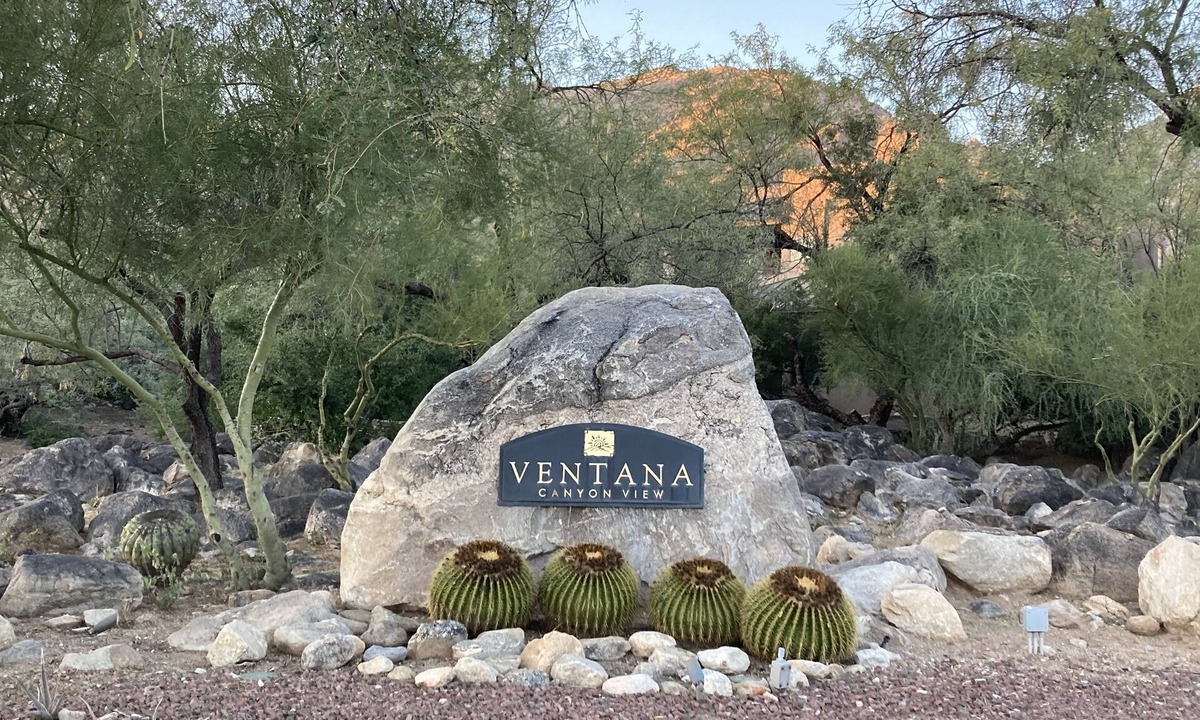 Tucson Condo | Refreshing Desert Oasis: View, Sparkling Pool, Massage Chair, Remote Work Ready