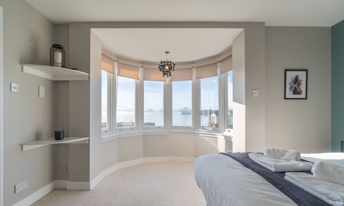 St. Davids Apartment | Refreshing Modern Apartment in Dunfermline