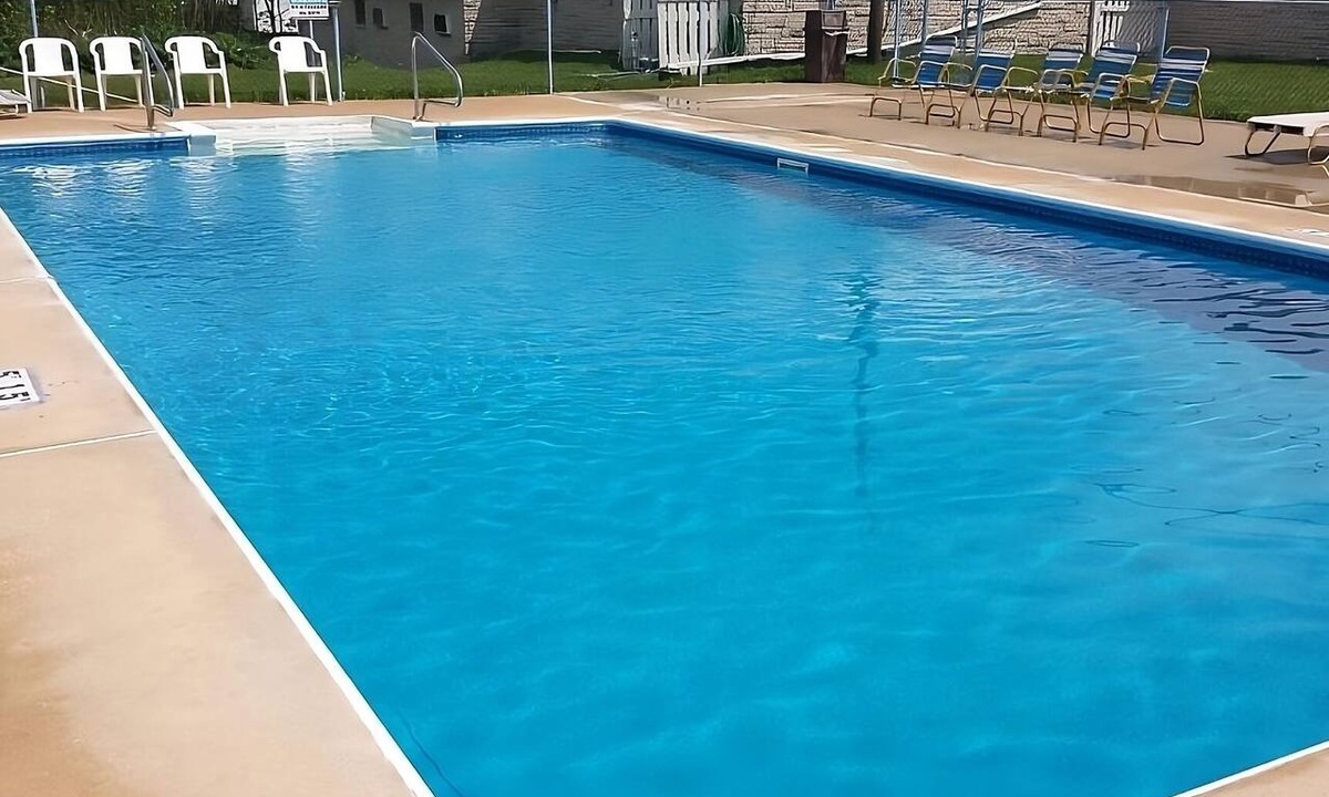 Campbelltown Hotel | Refreshing Vacation Trip! FREE Breakfast, Near Hershey Park and Zoo America!