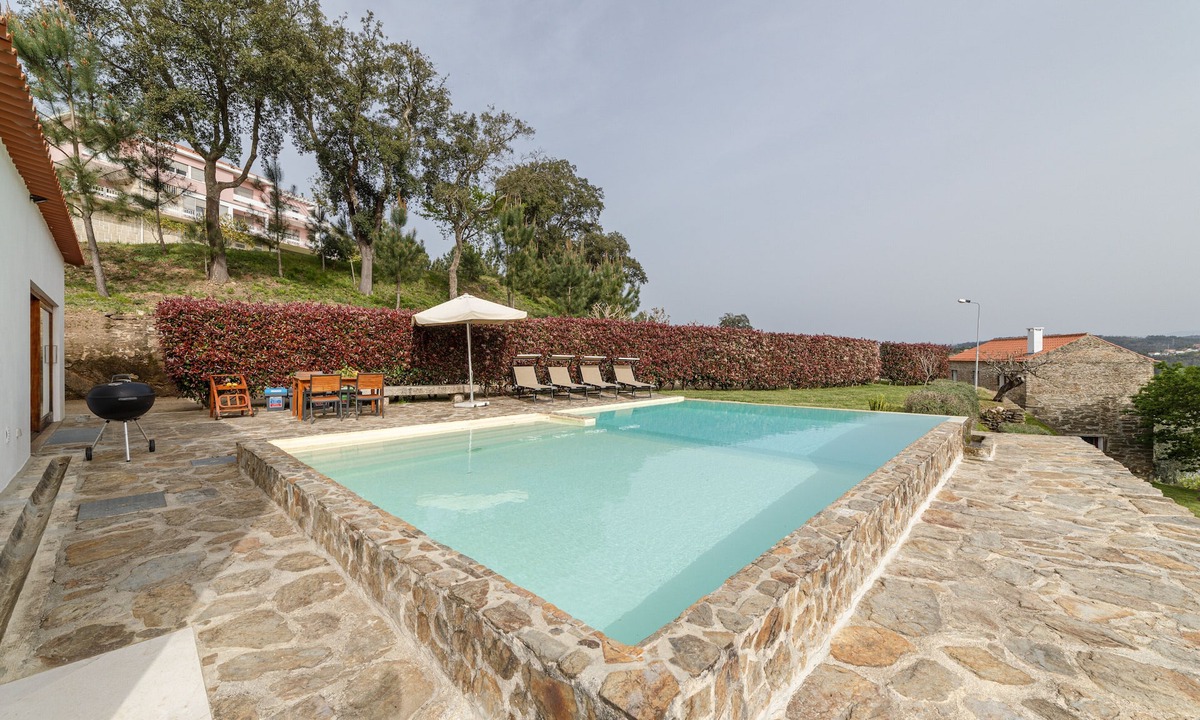 Esposade Ski Chalet | Refuge with private pool in the Douro, near Porto